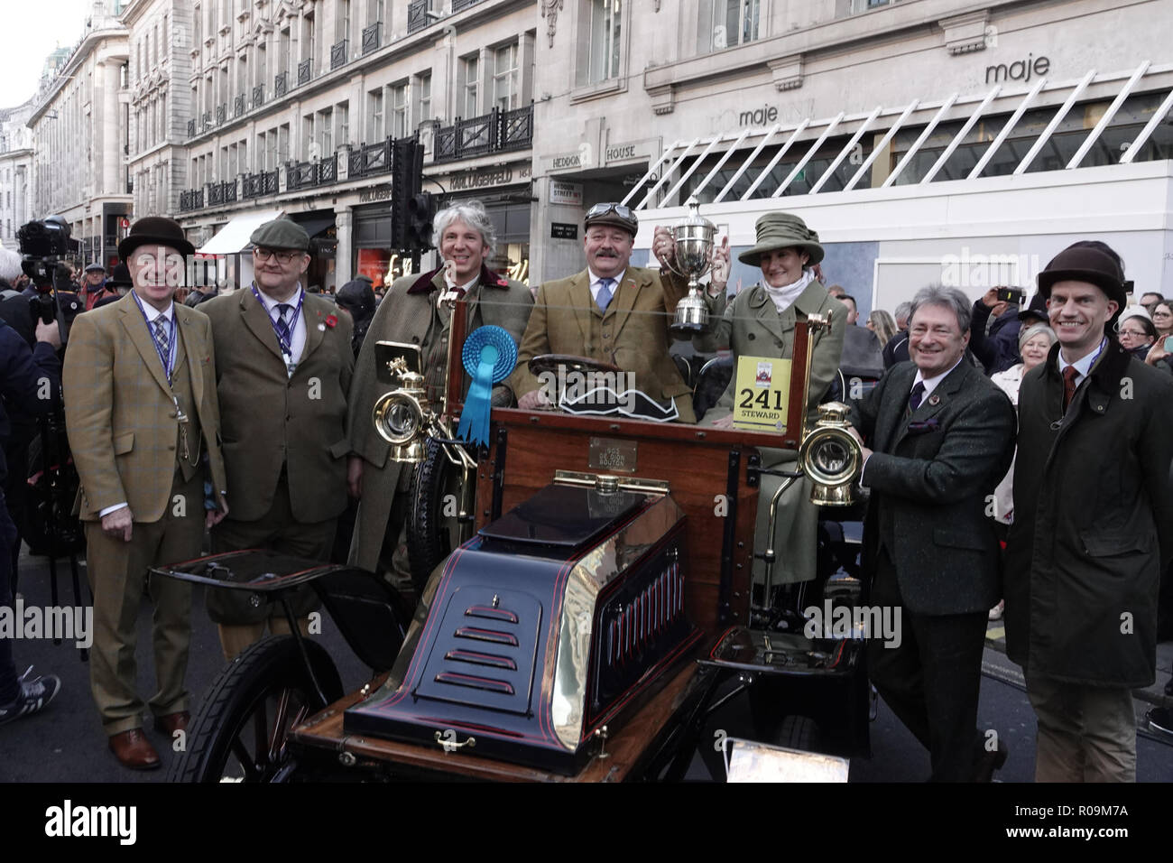 Westminster, London, W1, UK. 3rd Nov, 2018. Harold Pritchard and his wife (1903 De Dion) display his trophy for 'Best in Show' at the Concourse d'elegance with Alan Titchmarsh, Ed `China, Alan Titchmarsh and Luciana Magliocco, at the Illinois Route 66 sponsored, Regent Street Motor Show, Westminster, London, UK Credit: Motofoto/Alamy Live News Stock Photo